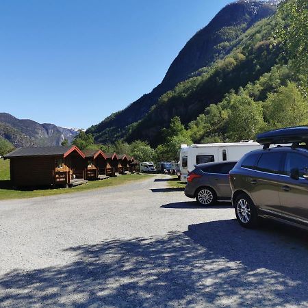 Lunde Camping Hotel Aurland Exterior photo