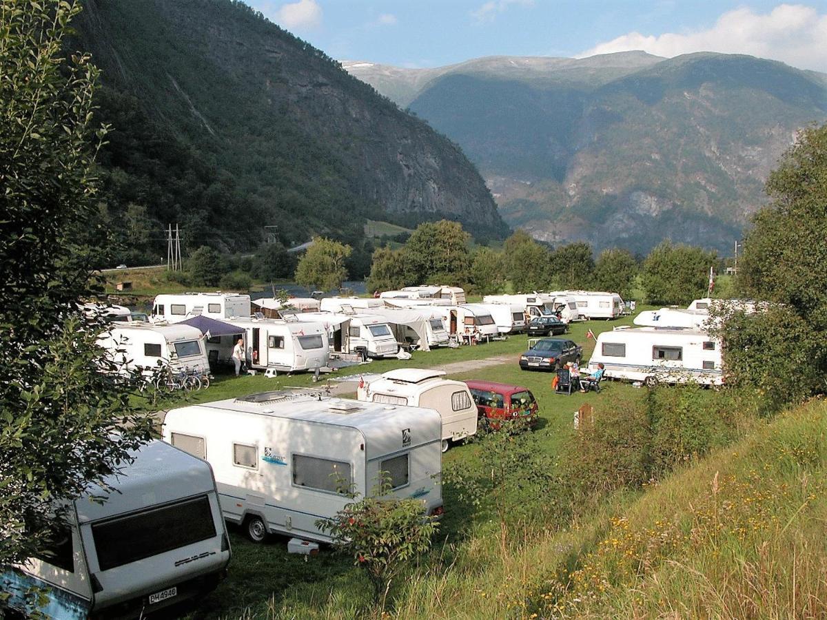 Lunde Camping Hotel Aurland Exterior photo