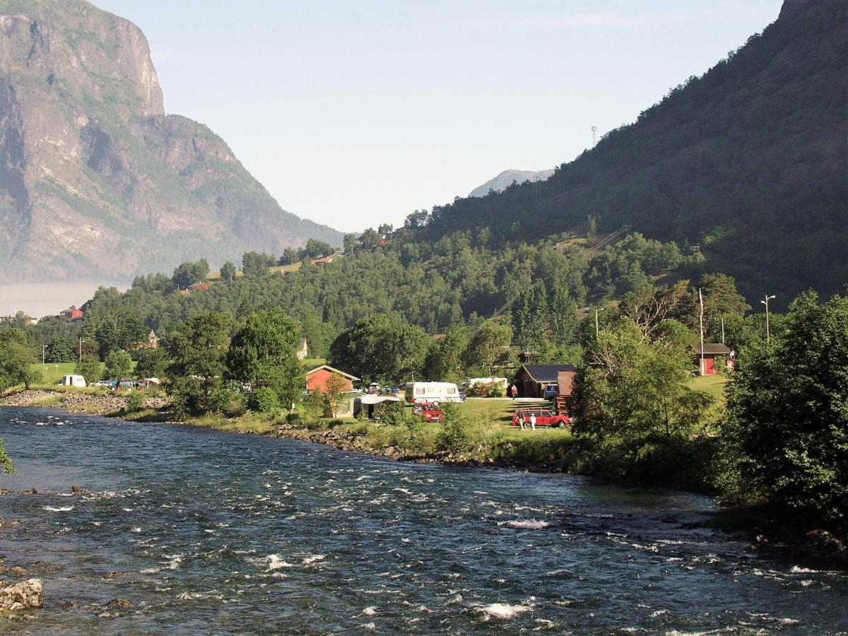 Lunde Camping Hotel Aurland Exterior photo