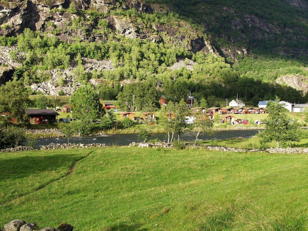 Lunde Camping Hotel Aurland Exterior photo