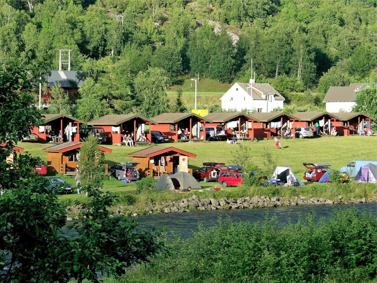 Lunde Camping Hotel Aurland Exterior photo