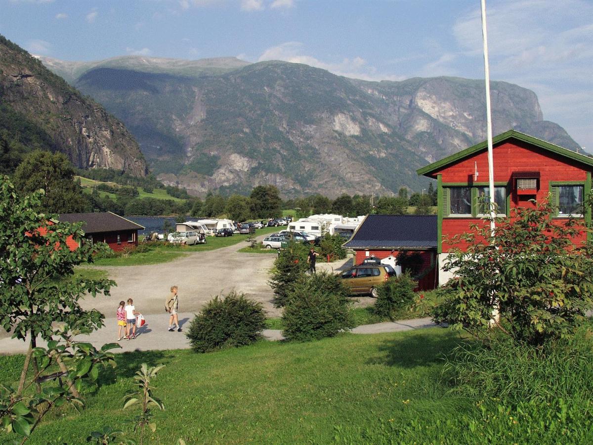 Lunde Camping Hotel Aurland Exterior photo