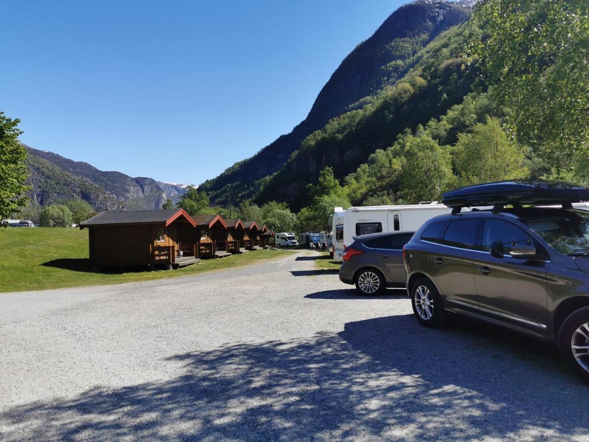 Lunde Camping Hotel Aurland Exterior photo